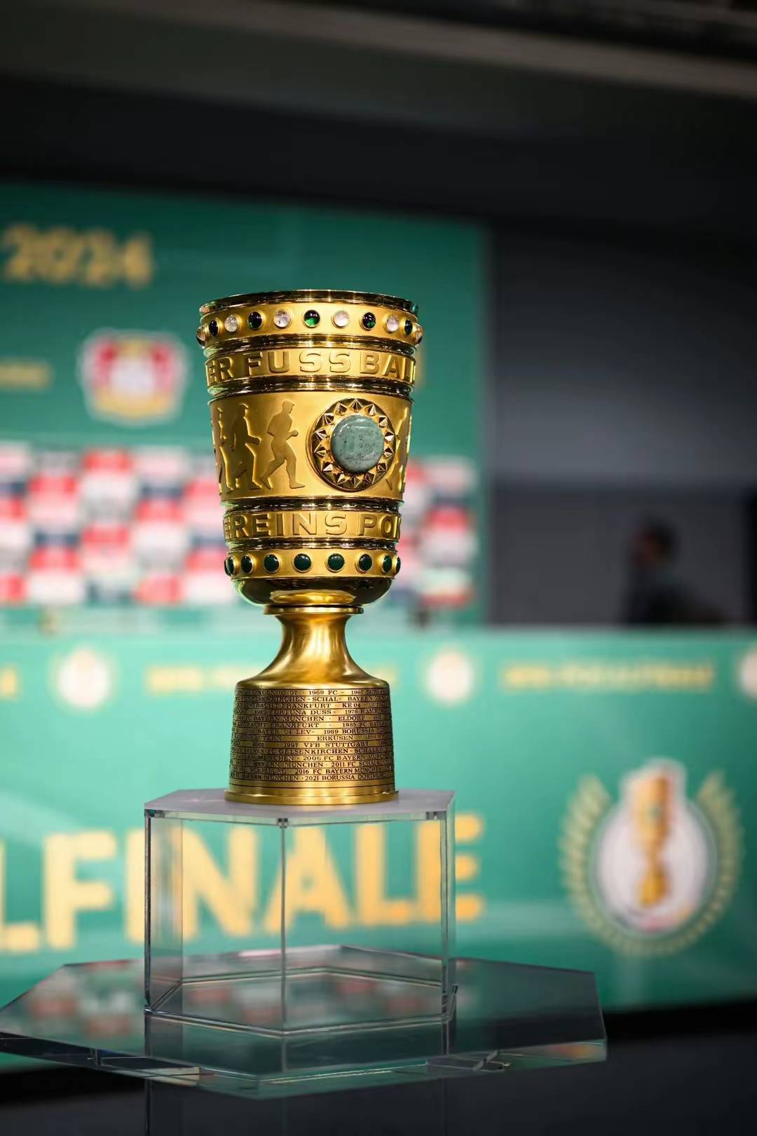 转折点曼联门线救险，德国杯清晨攻防权衡，态度坚定，团队化学反应显著