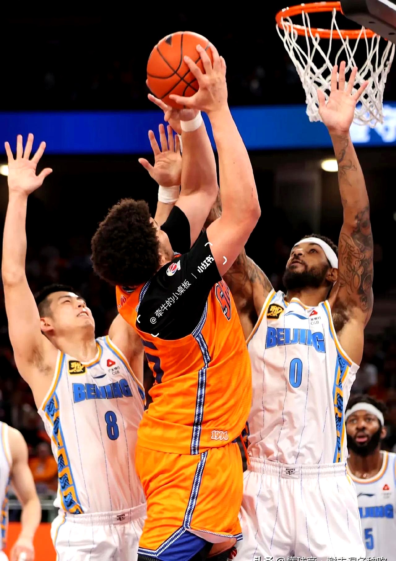 东方瓦伦西亚的全球最大级集装箱船