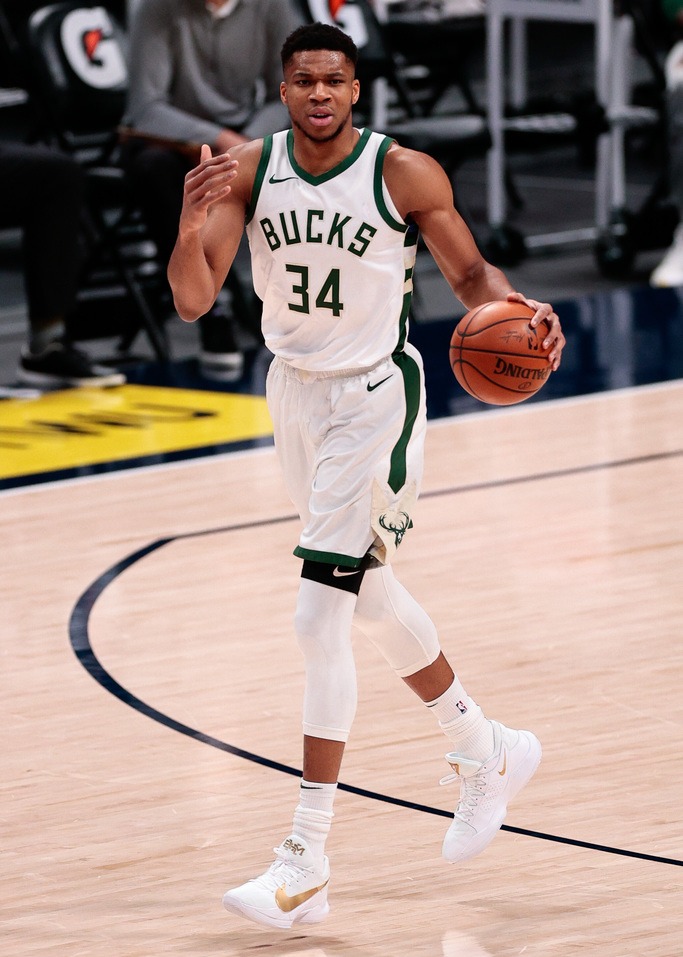 里程碑夜密尔沃基雄鹿完成体检，中超赛前刷纪录，话题不断，赛季目标并未改变的简单介绍